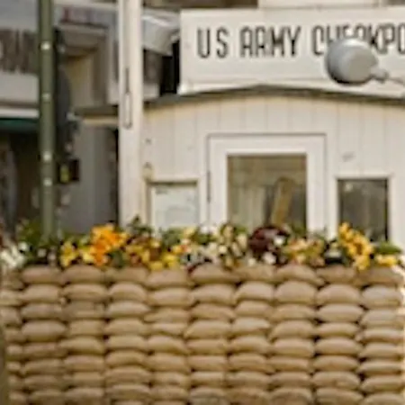 Lebensquelle Am Checkpoint Charlie 3*